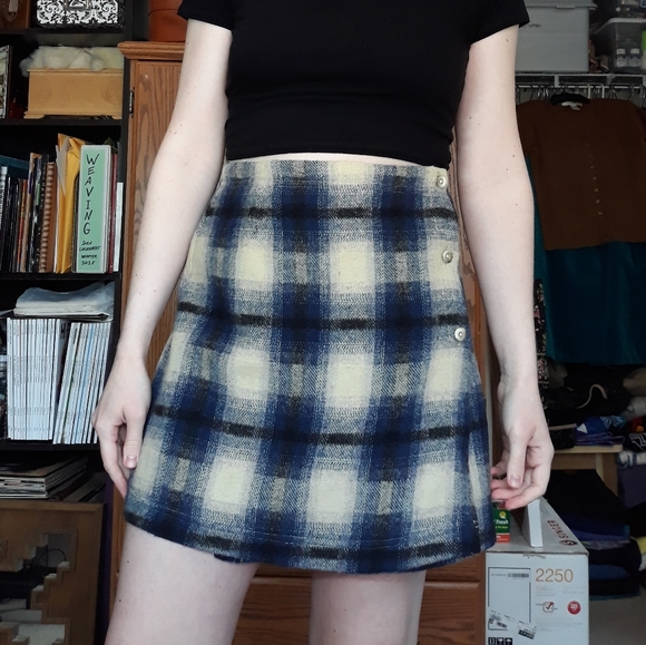 90s AE Plaid Mini Skirt - Picture 6 of 6